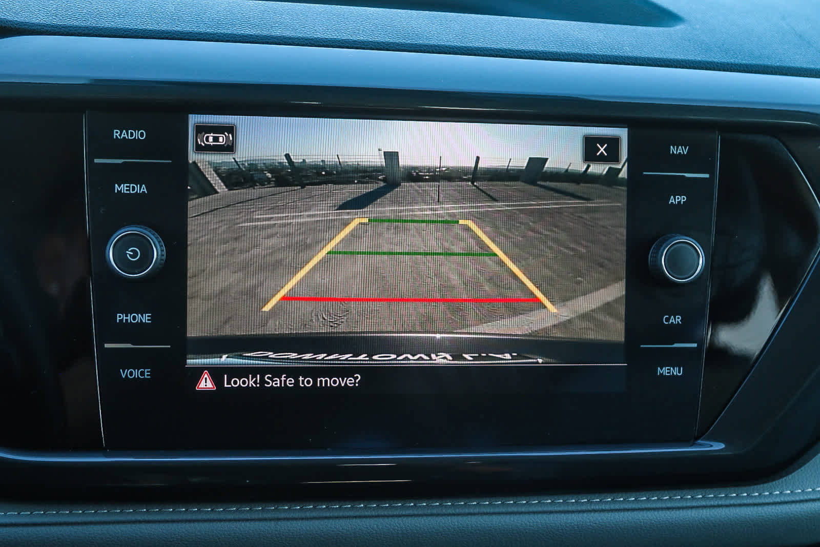 Used 2022 Volkswagen Taos SEL image 25