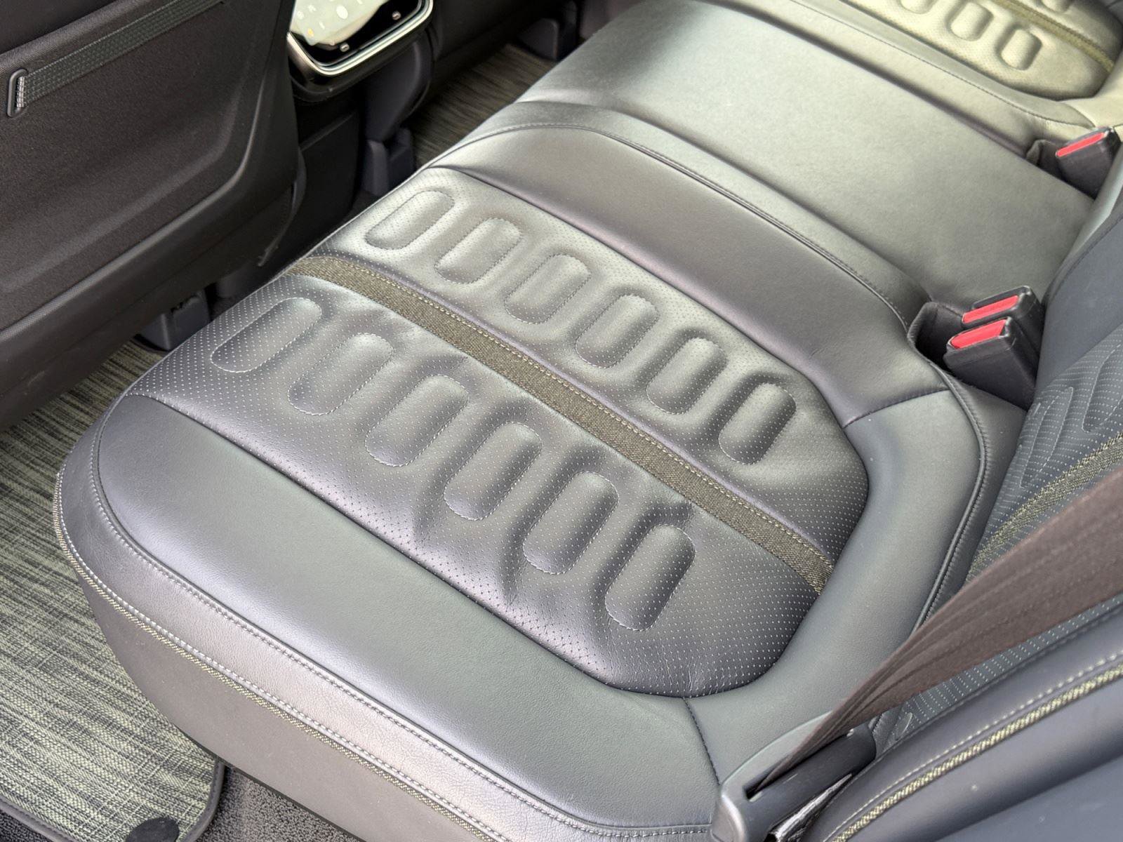 Used 2022 Rivian R1T Adventure image 38