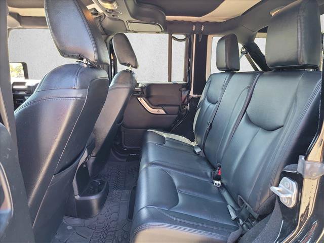 Used 2017 Jeep Wrangler Unlimited Sahara w/ Connectivity Group AWD/4WD image 11