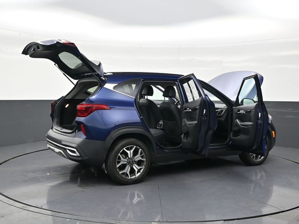 Used 2021 Kia Seltos EX image 28