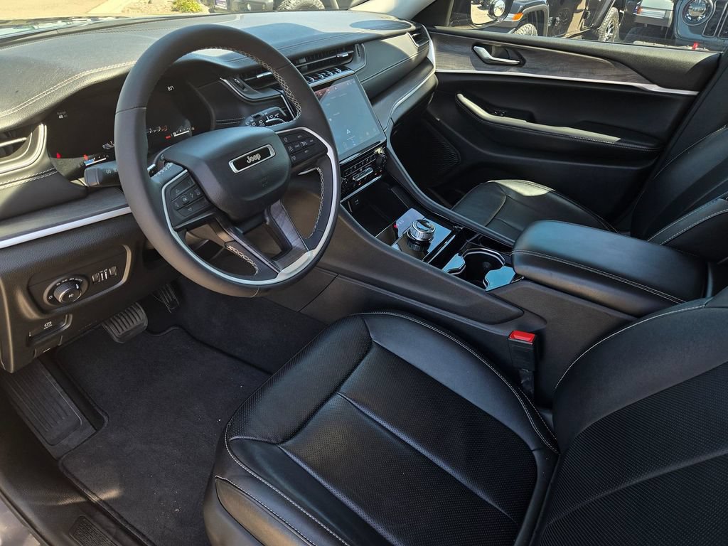 Used 2023 Jeep Grand Cherokee Limited w/ Luxury Tech Group II RWD image 5