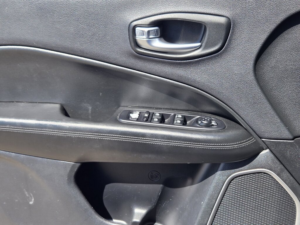 Used 2019 Jeep Compass Altitude AWD/4WD image 7