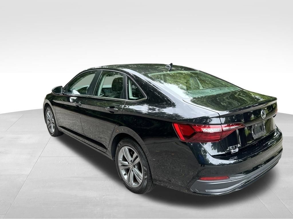Used 2024 Volkswagen Jetta SE FWD image 3