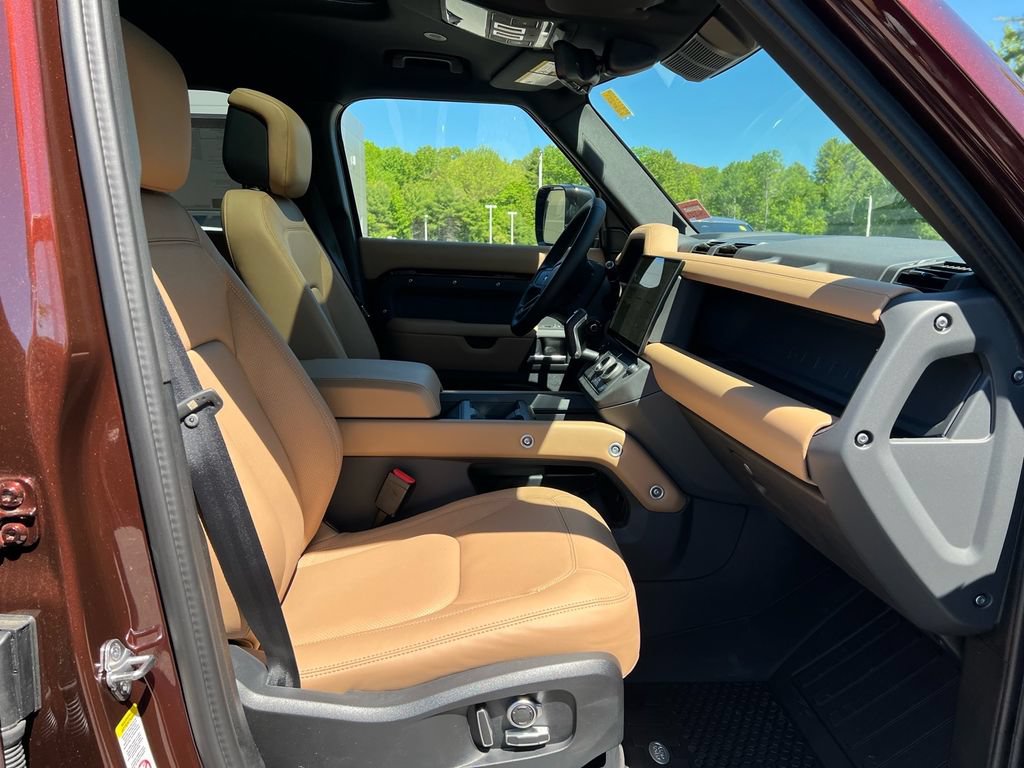 New 2026 Land Rover Defender 130 X-Dynamic SE AWD/4WD image 27