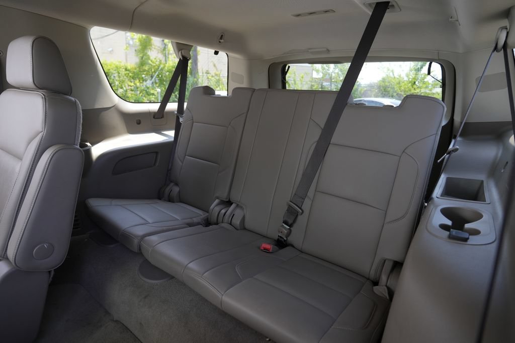 Used 2018 Chevrolet Suburban LT w/ LT Signature Package RWD image 27