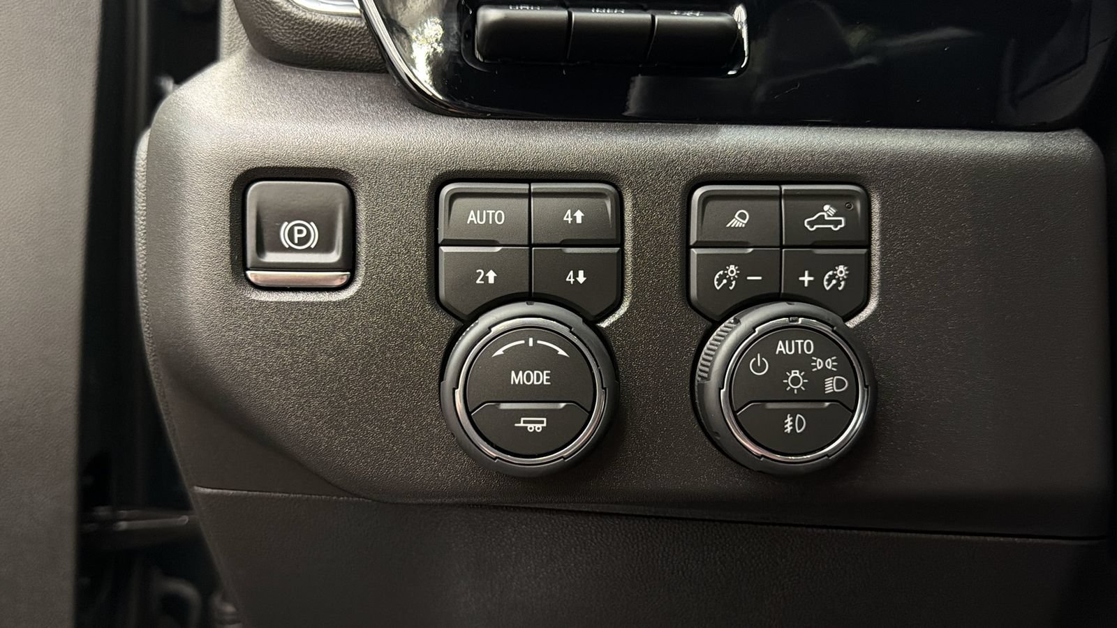 Used 2026 Chevrolet Silverado 1500 High Country w/ High Country Premium Package AWD/4WD image 31