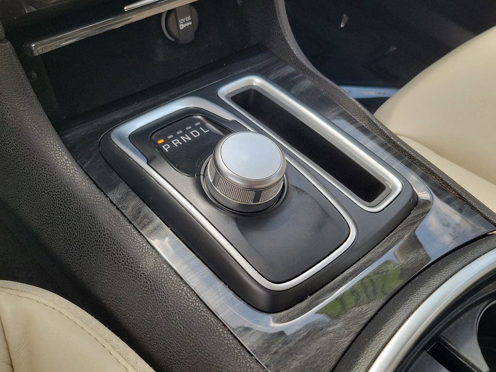 Used 2016 Chrysler 300 Limited w/ Driver Convenience Group image 32