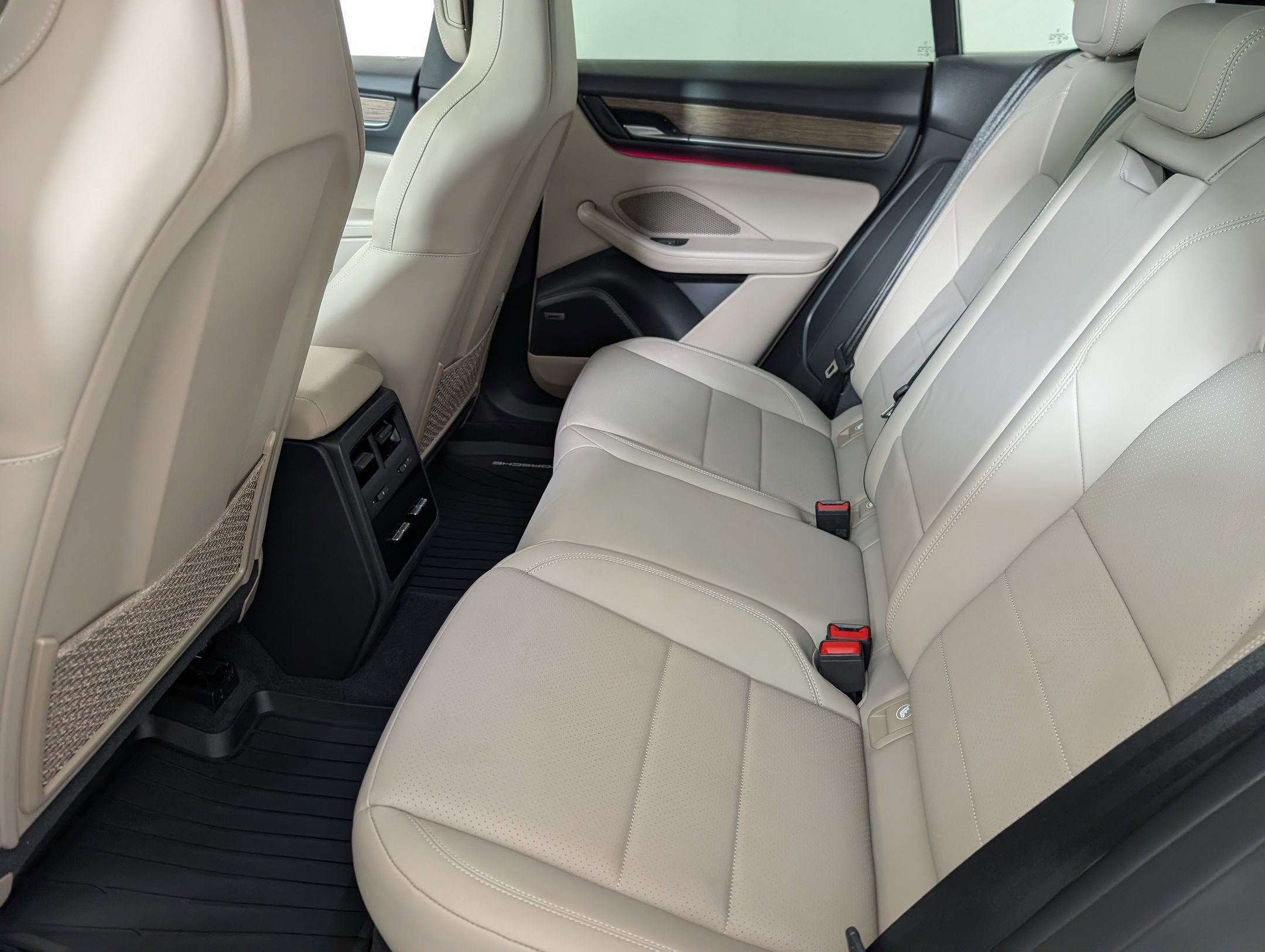 Used 2025 Porsche Macan 4 Electric image 17