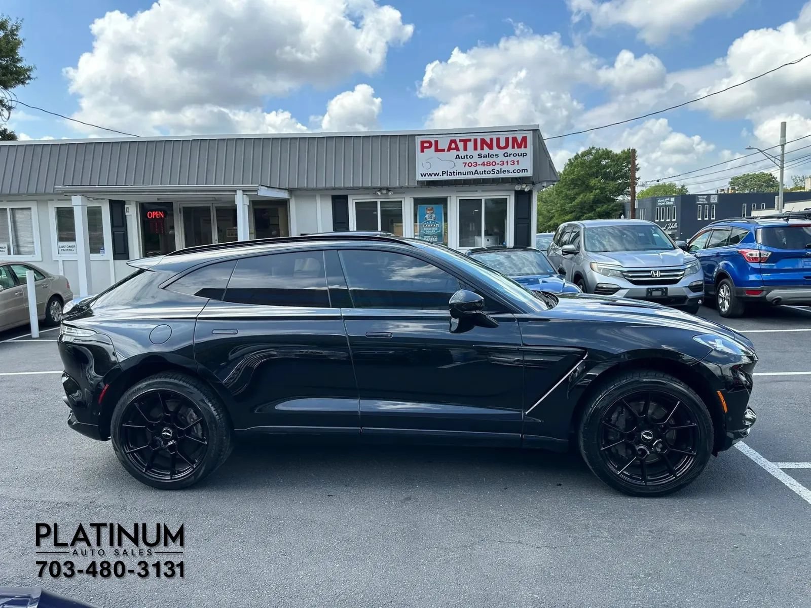 Used 2021 Aston Martin DBX AWD/4WD image 2