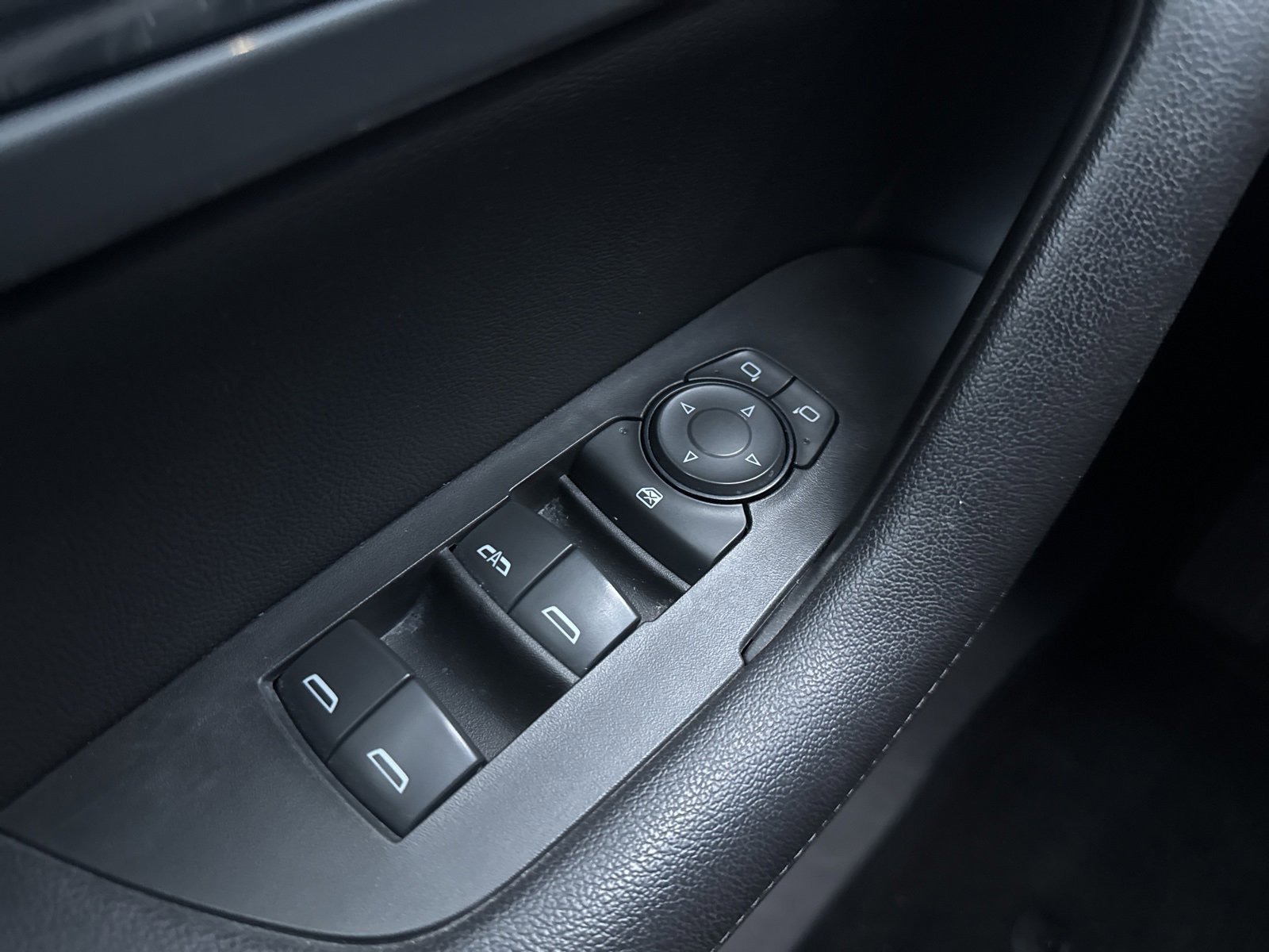 Used 2019 Chevrolet Blazer LT w/ Sun and Wheels Package image 38