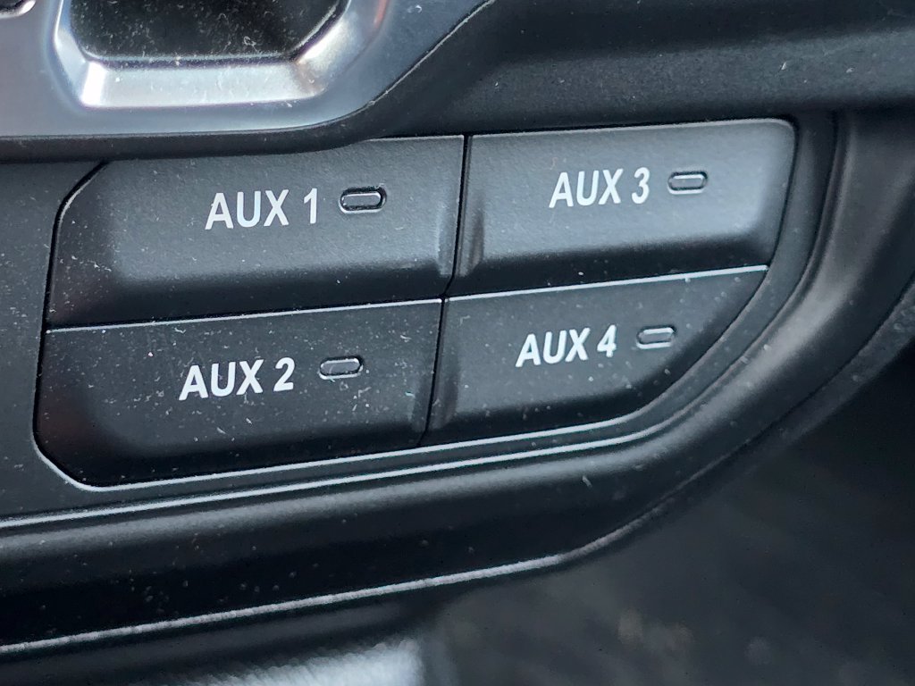 Used 2025 Jeep Wrangler Unlimited Sport AWD/4WD image 10