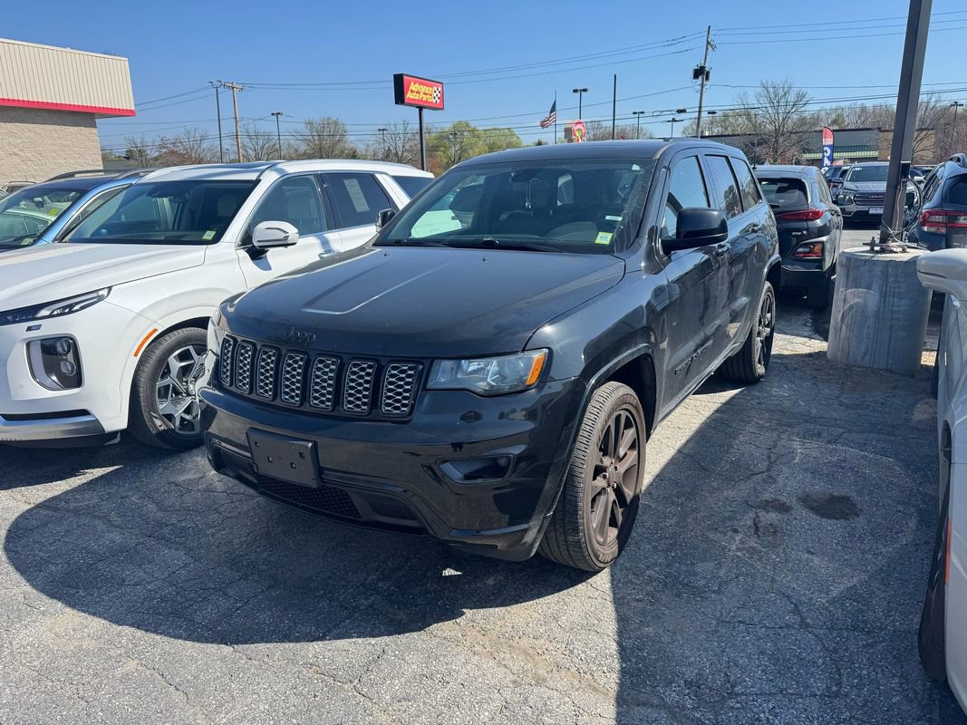 Used 2021 Jeep Grand Cherokee Laredo X AWD/4WD image 1
