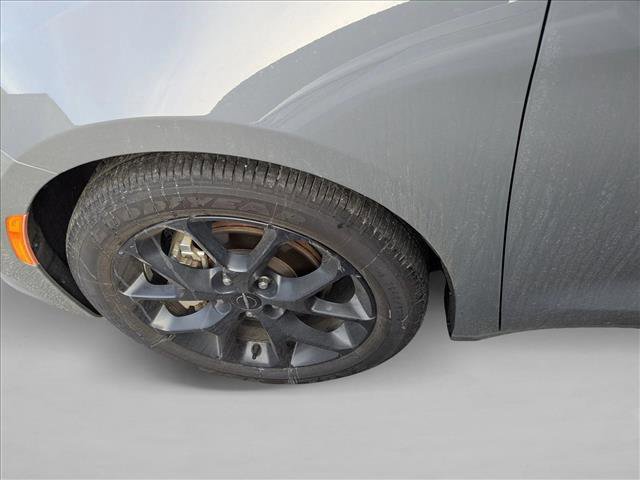 Used 2025 Chrysler Pacifica Limited image 7