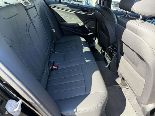 Used 2023 BMW 530e xDrive w/ Executive Package image 9