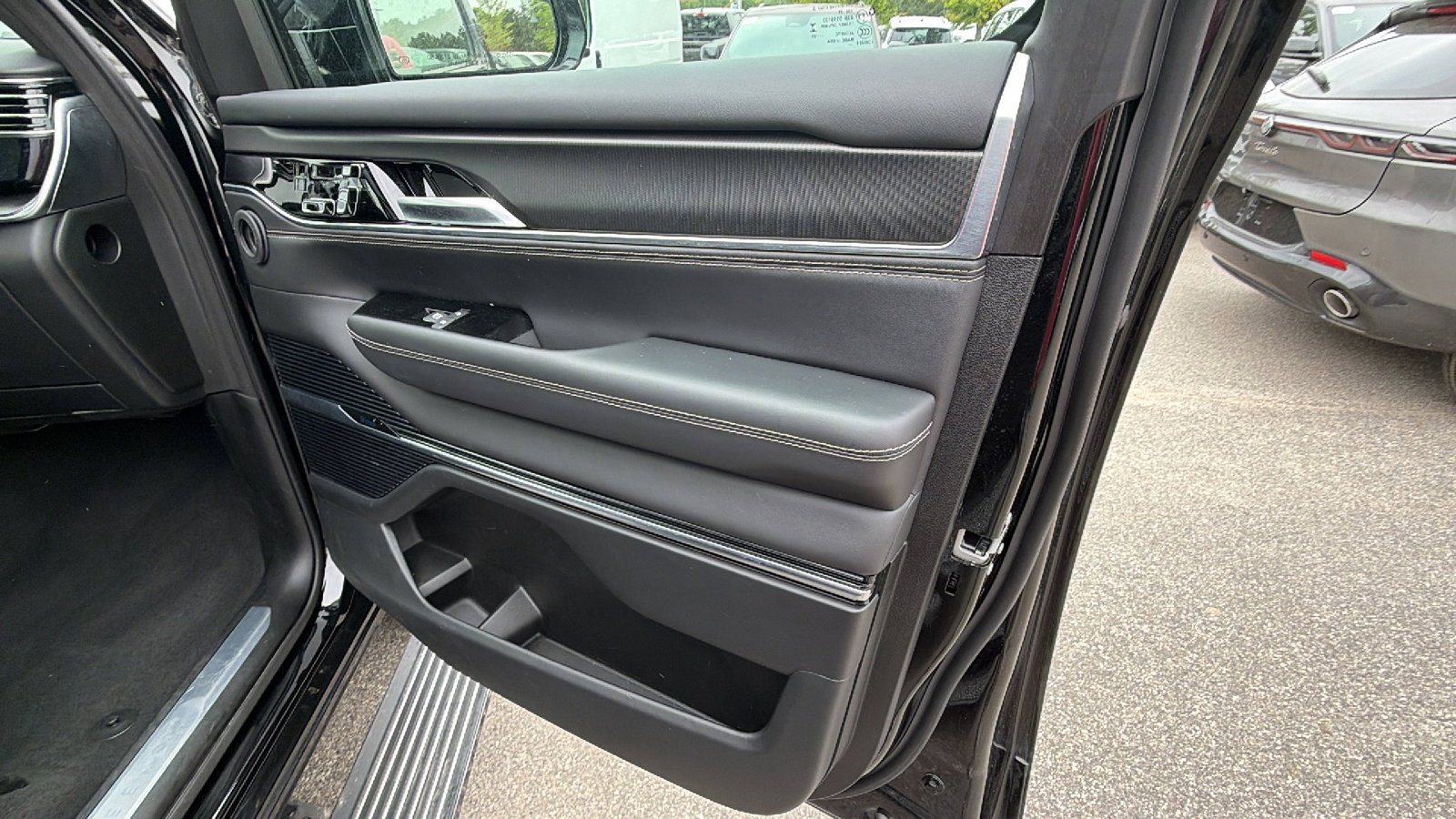 Used 2025 Jeep Grand Wagoneer Series II Obsidian w/ Quick Order Packagew 28T AWD/4WD image 19