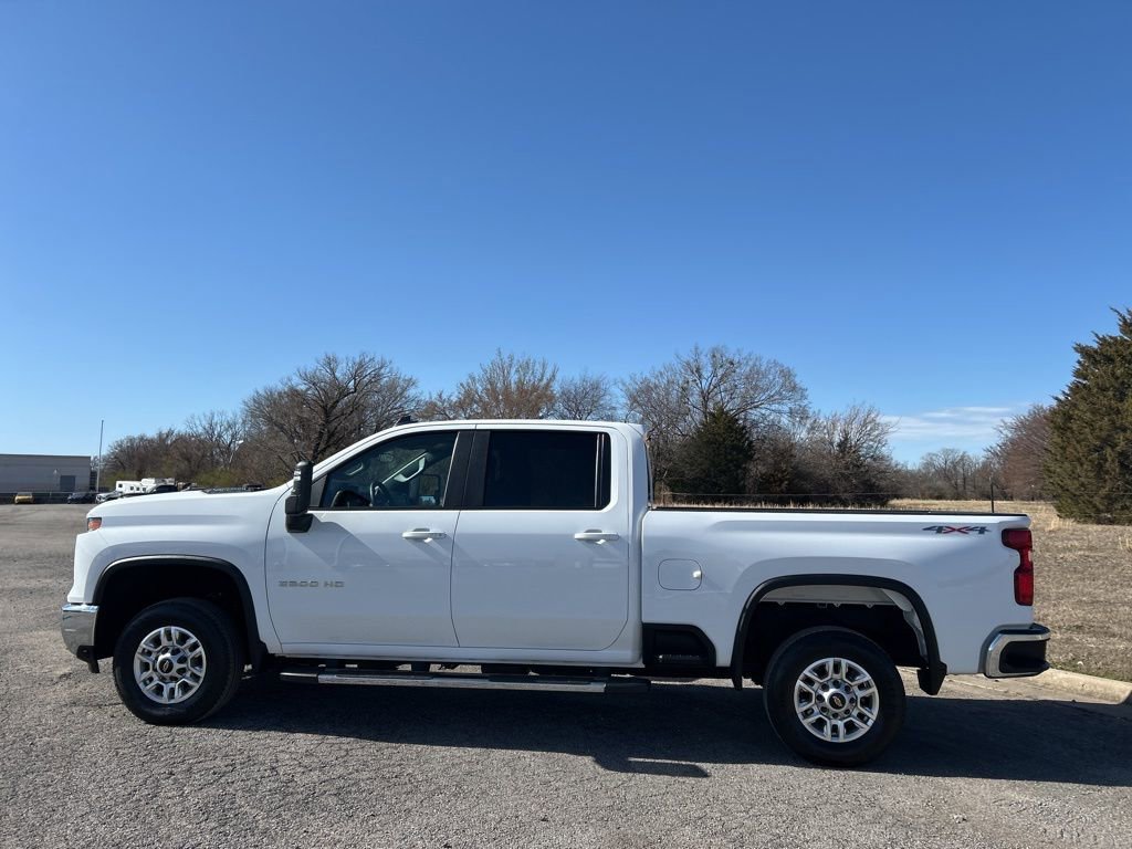 Used 2025 Chevrolet Silverado 2500 LT w/ Convenience Package image 9