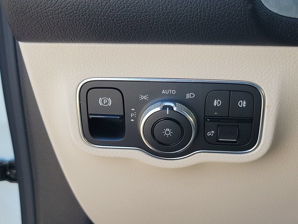 Used 2021 Mercedes-Benz GLB 250 4MATIC image 11