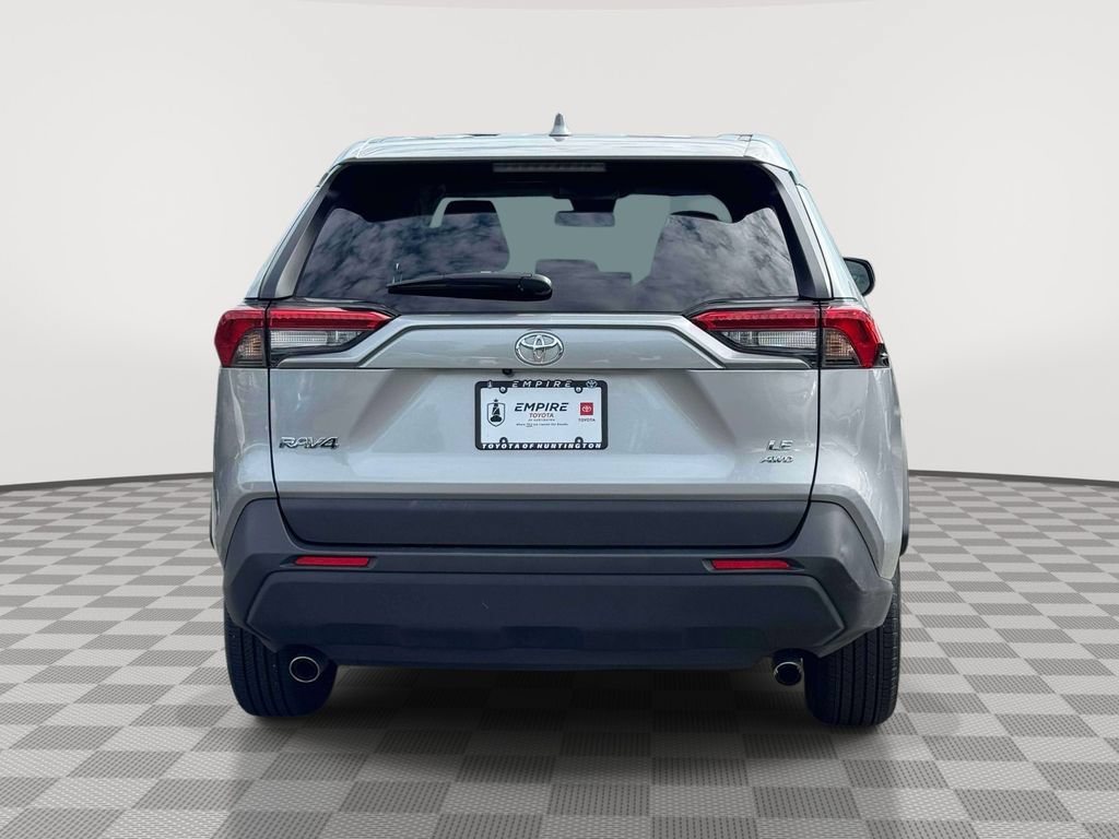 Used 2025 Toyota RAV4 LE AWD/4WD image 5
