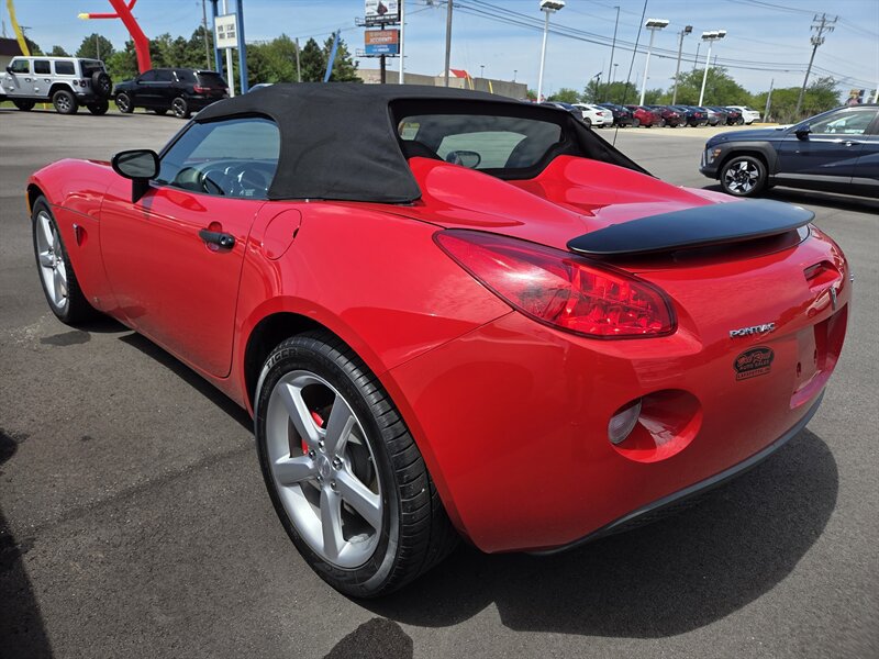 Used 2006 Pontiac Solstice Convertible w/ Premium Package RWD image 5