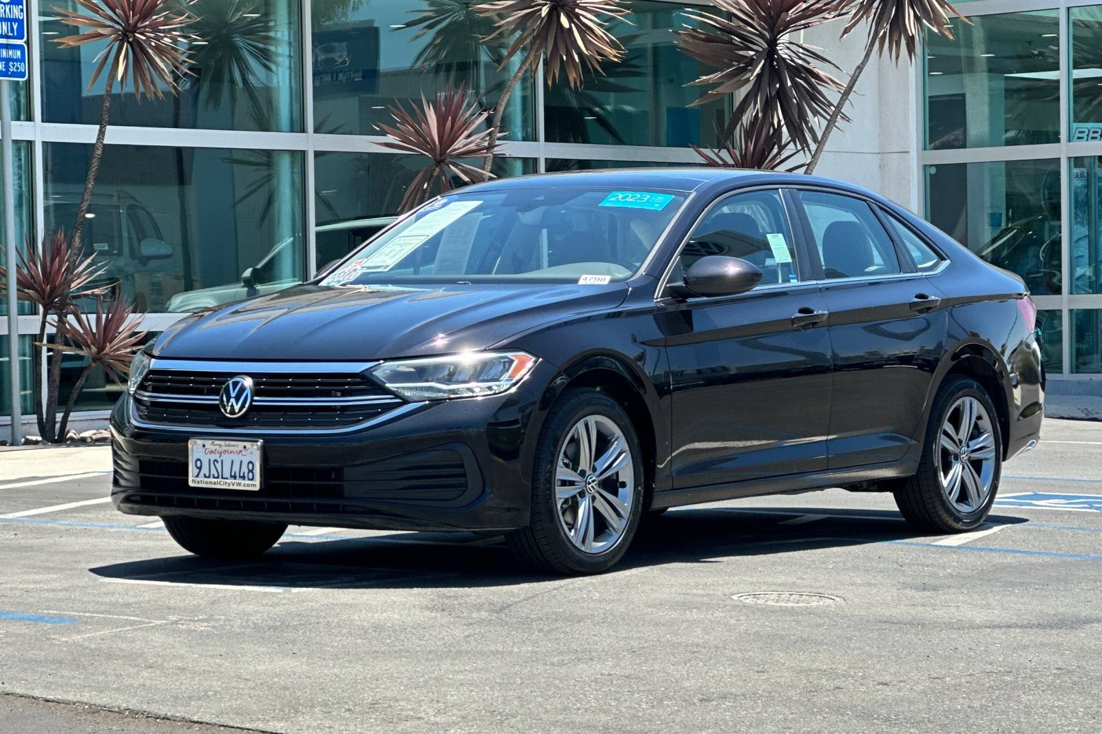 Used 2023 Volkswagen Jetta SE FWD image 9