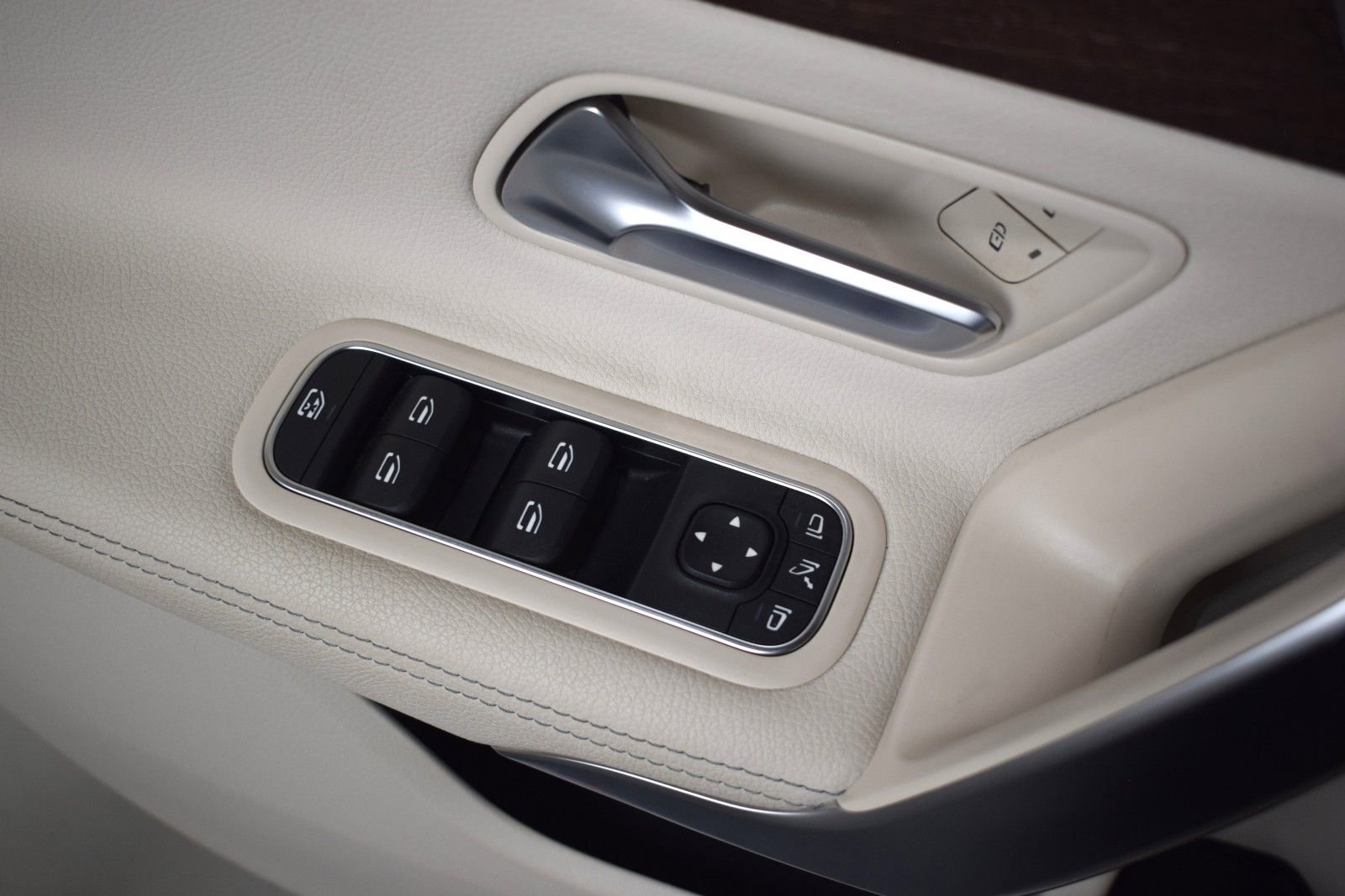 Used 2023 Mercedes-Benz CLA 250 4MATIC image 41