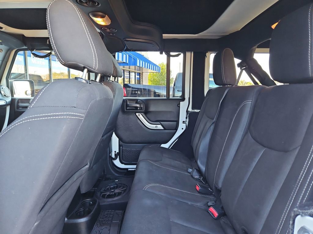 Used 2017 Jeep Wrangler Unlimited Rubicon w/ Connectivity Group AWD/4WD image 23