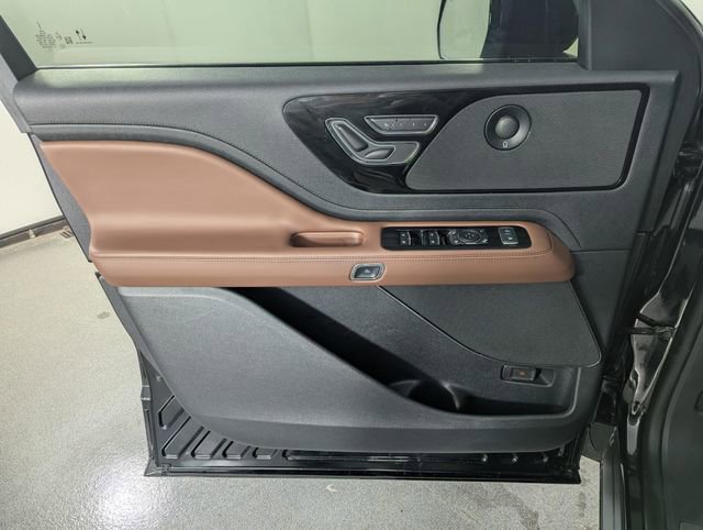 Used 2025 Lincoln Aviator Reserve w/ Jet Appearance Package image 9