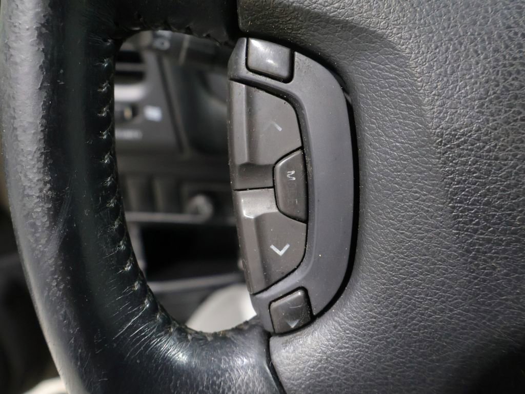 Used 2002 Nissan Pathfinder SE AWD/4WD image 28