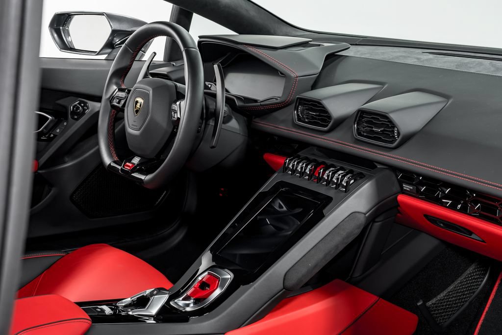 Used 2021 Lamborghini Huracan EVO RWD image 32