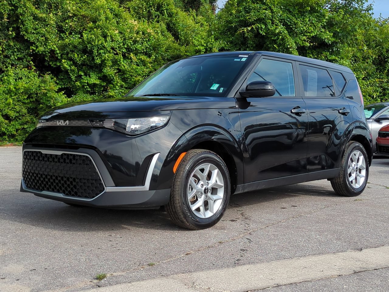 Certified 2025 Kia Soul LX w/ LX Technology Package FWD image 1