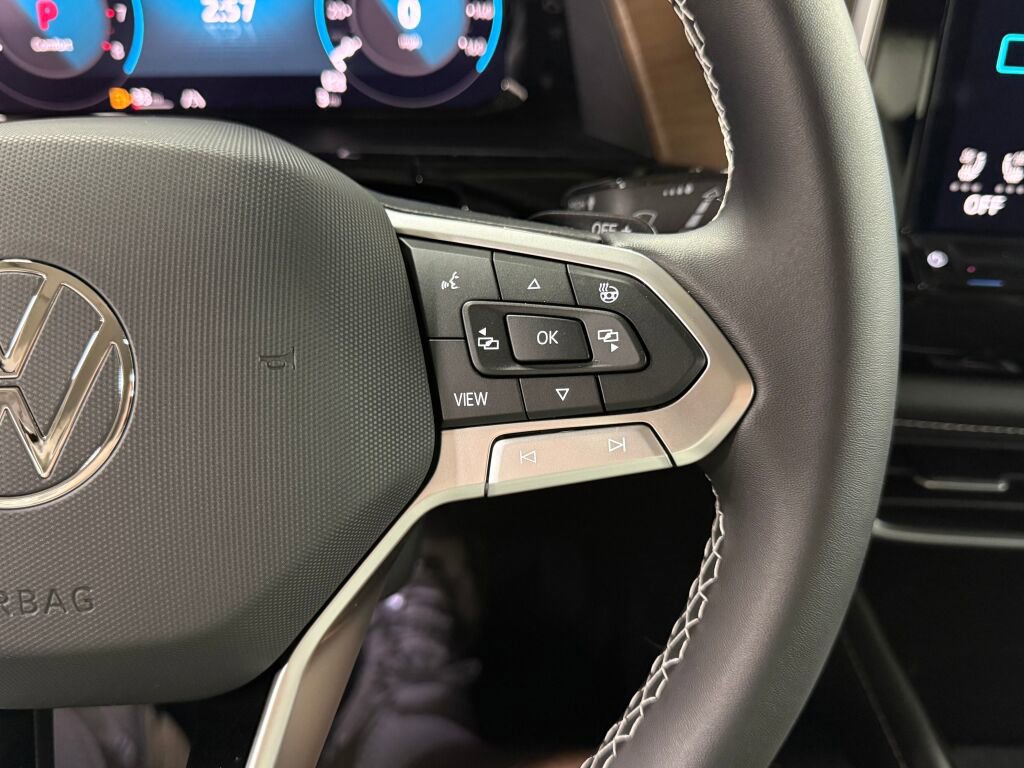 New 2026 Volkswagen Atlas SE image 13