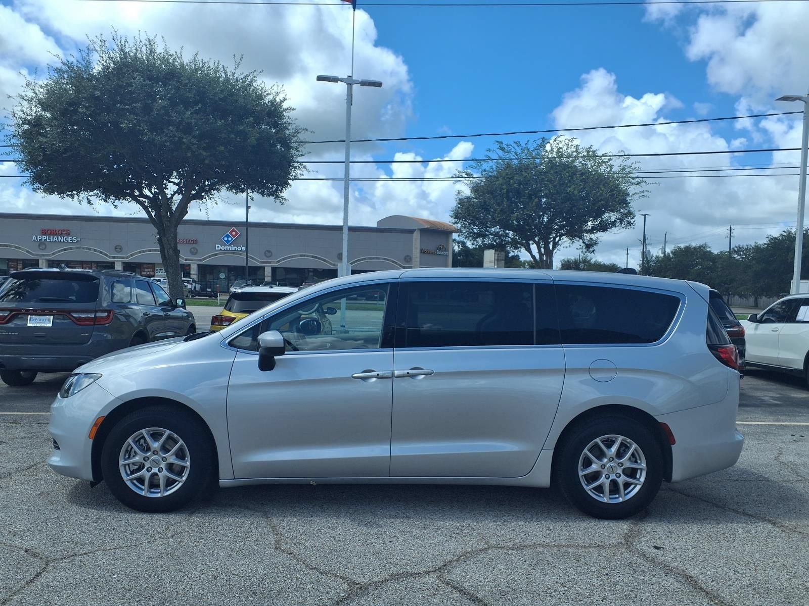Used 2023 Chrysler Voyager LX FWD image 25