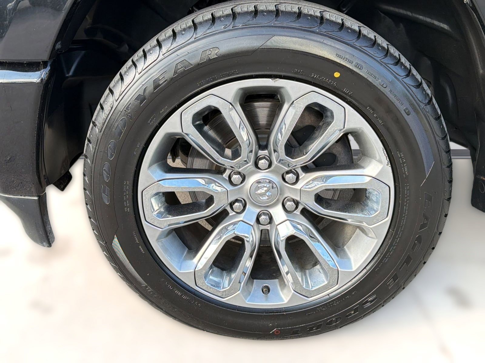 Used 2024 RAM 1500 Laramie AWD/4WD image 11