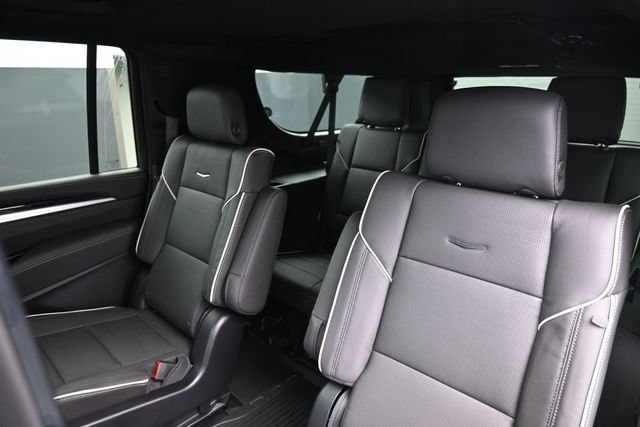 New 2026 Cadillac Escalade ESV Sport w/ LPO, ONYX Package AWD/4WD image 16