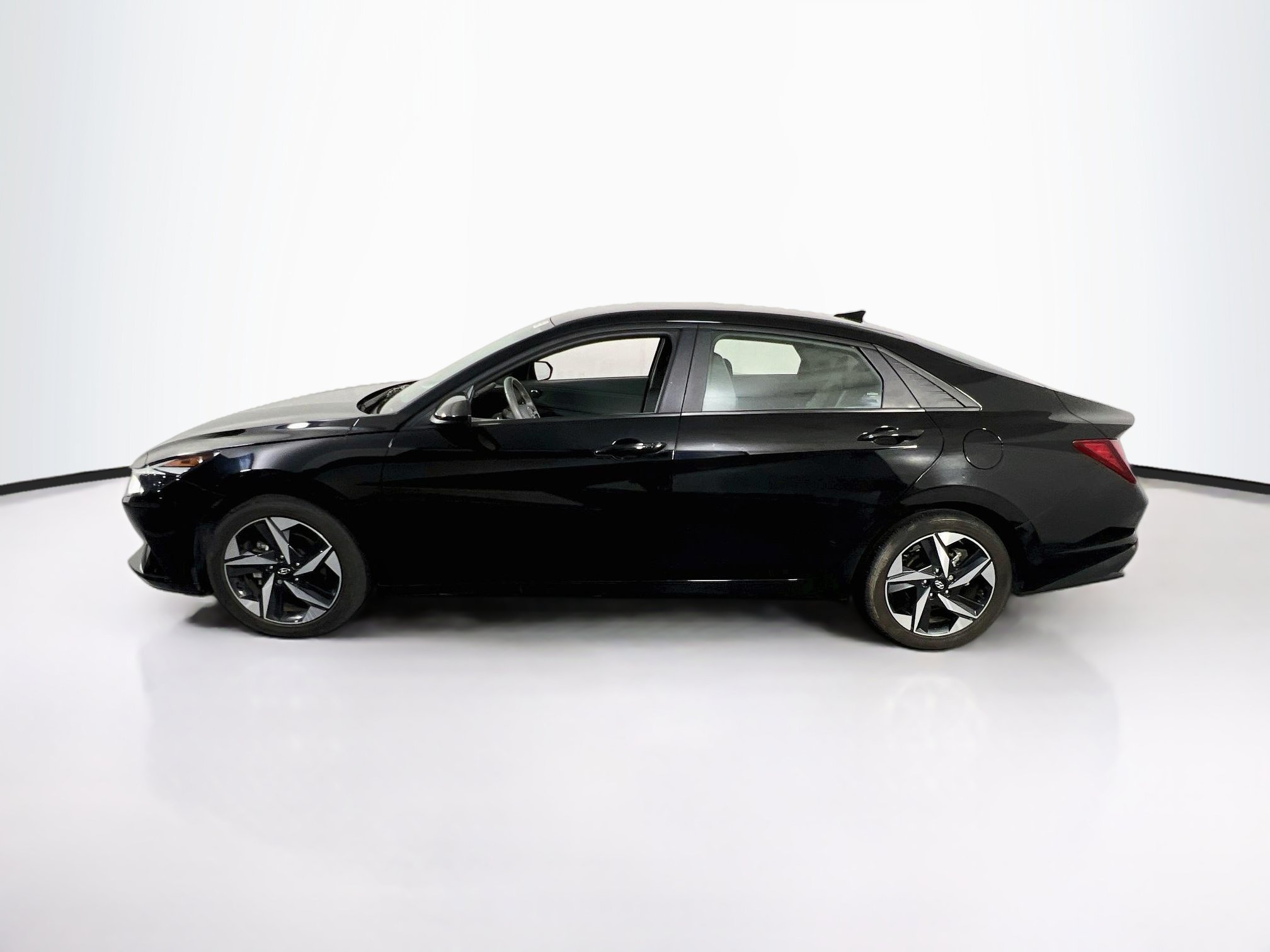 Used 2023 Hyundai Elantra SEL w/ Convenience Package FWD image 8
