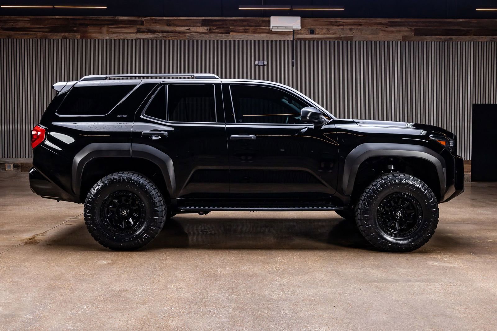 Used 2025 Toyota 4Runner SR5 AWD/4WD image 11