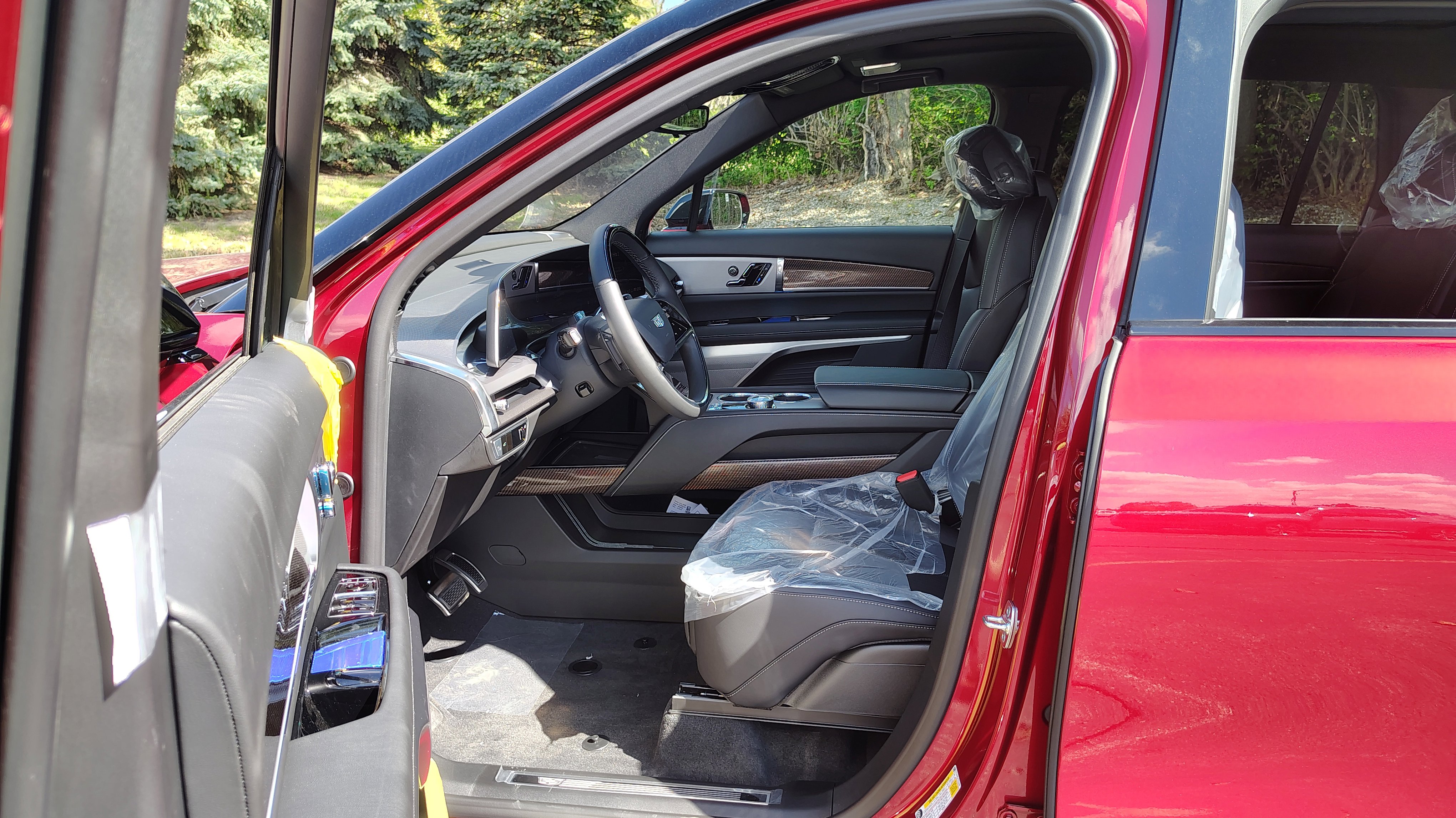 New 2026 Cadillac Vistiq Sport w/ LPO, Floor Liner Package image 8