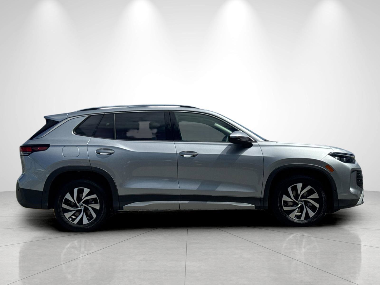 New 2026 Volkswagen Tiguan S FWD image 6