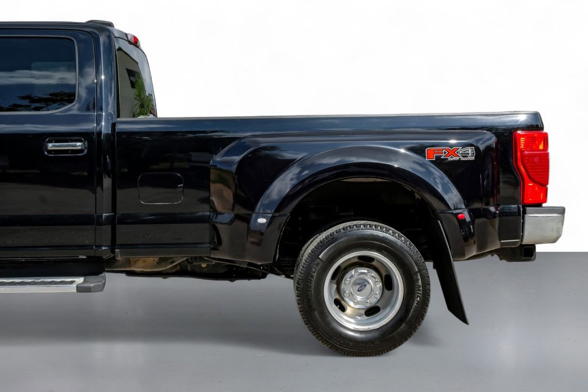 Used 2022 Ford F350 XLT w/ XLT Premium Package image 11