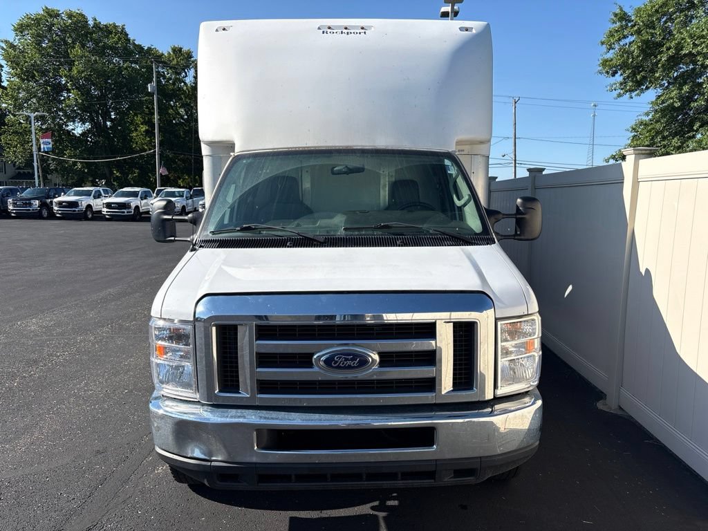 Used 2018 Ford E-350 and Econoline 350 Super Duty RWD image 4