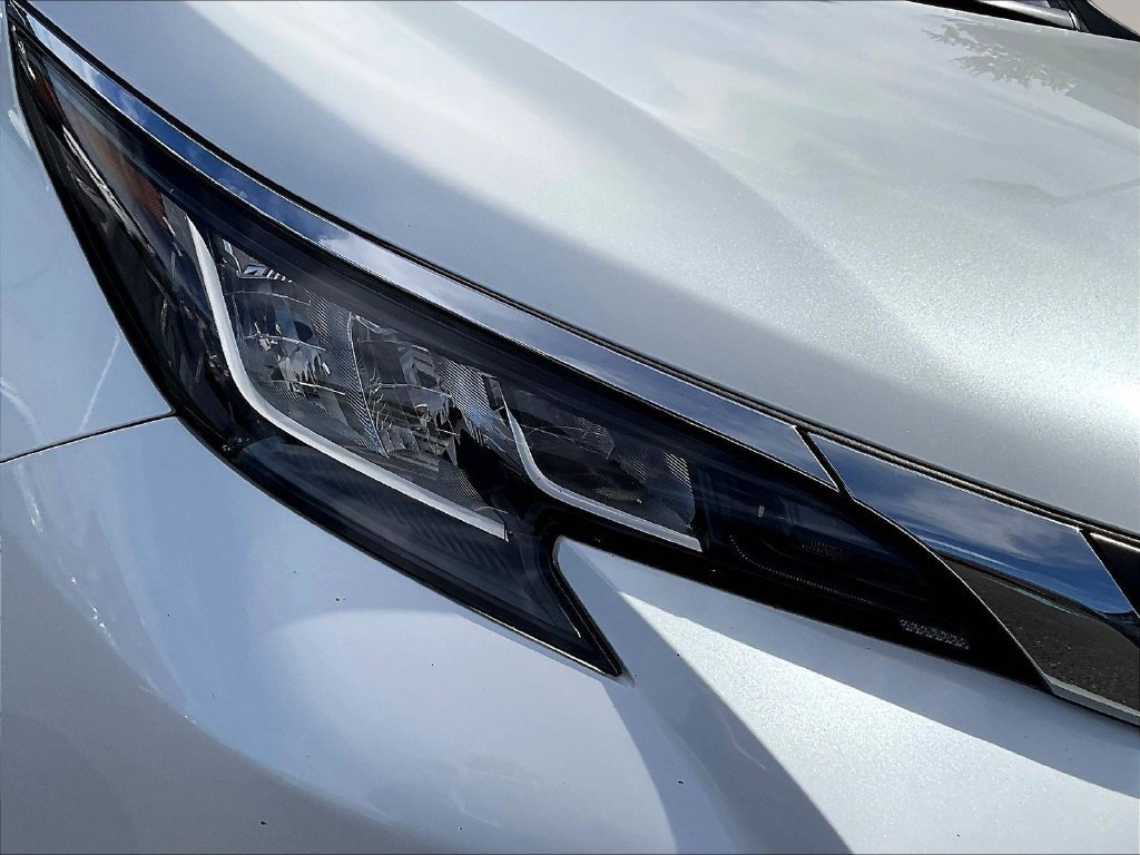 Used 2022 Toyota Sienna XLE FWD image 32