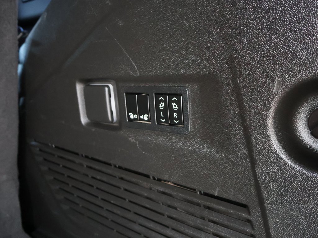 Used 2022 GMC Yukon SLT w/ SLT Premium Package image 18