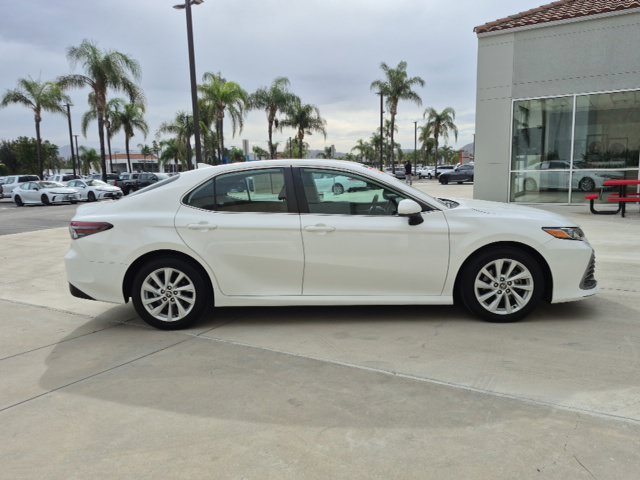 Used 2022 Toyota Camry LE FWD image 4