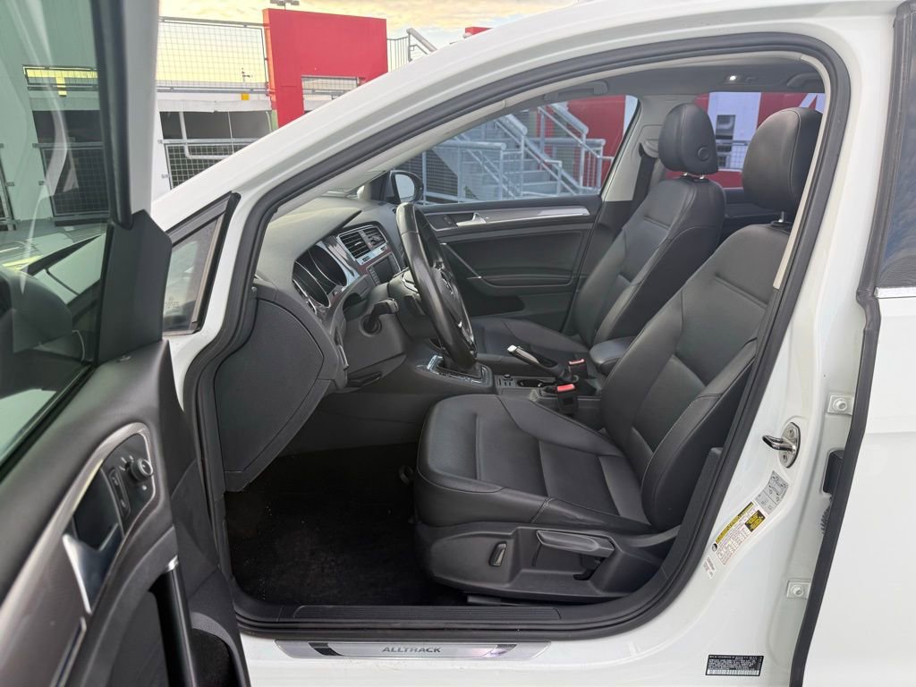 Used 2017 Volkswagen Golf Alltrack SE AWD/4WD image 16