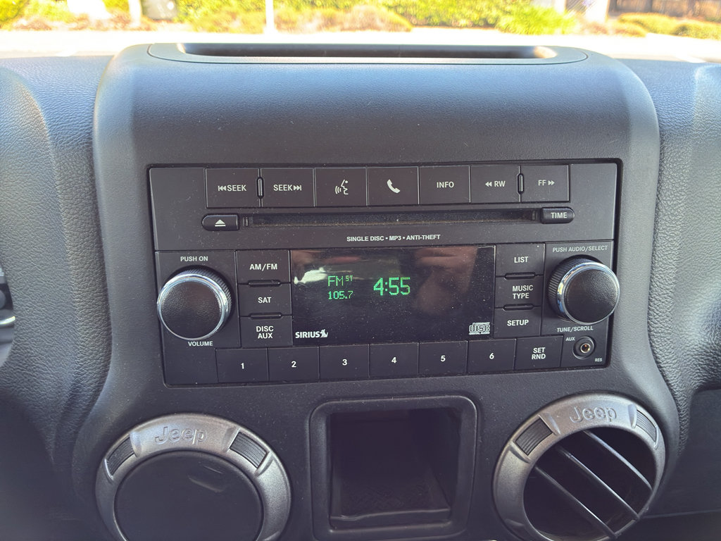 Used 2018 Jeep Wrangler Unlimited Sport w/ Connectivity Group AWD/4WD image 29