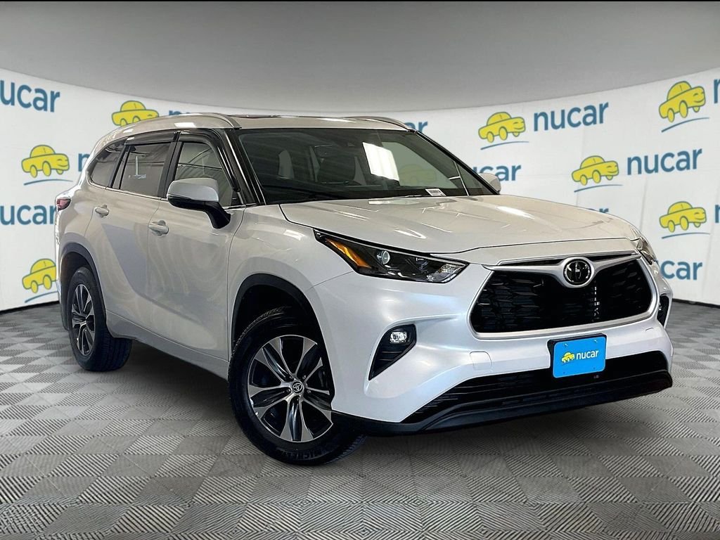 Used 2023 Toyota Highlander XLE