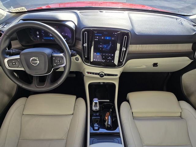 Certified 2023 Volvo XC40 B5 Plus w/ Protection Package Premier image 18