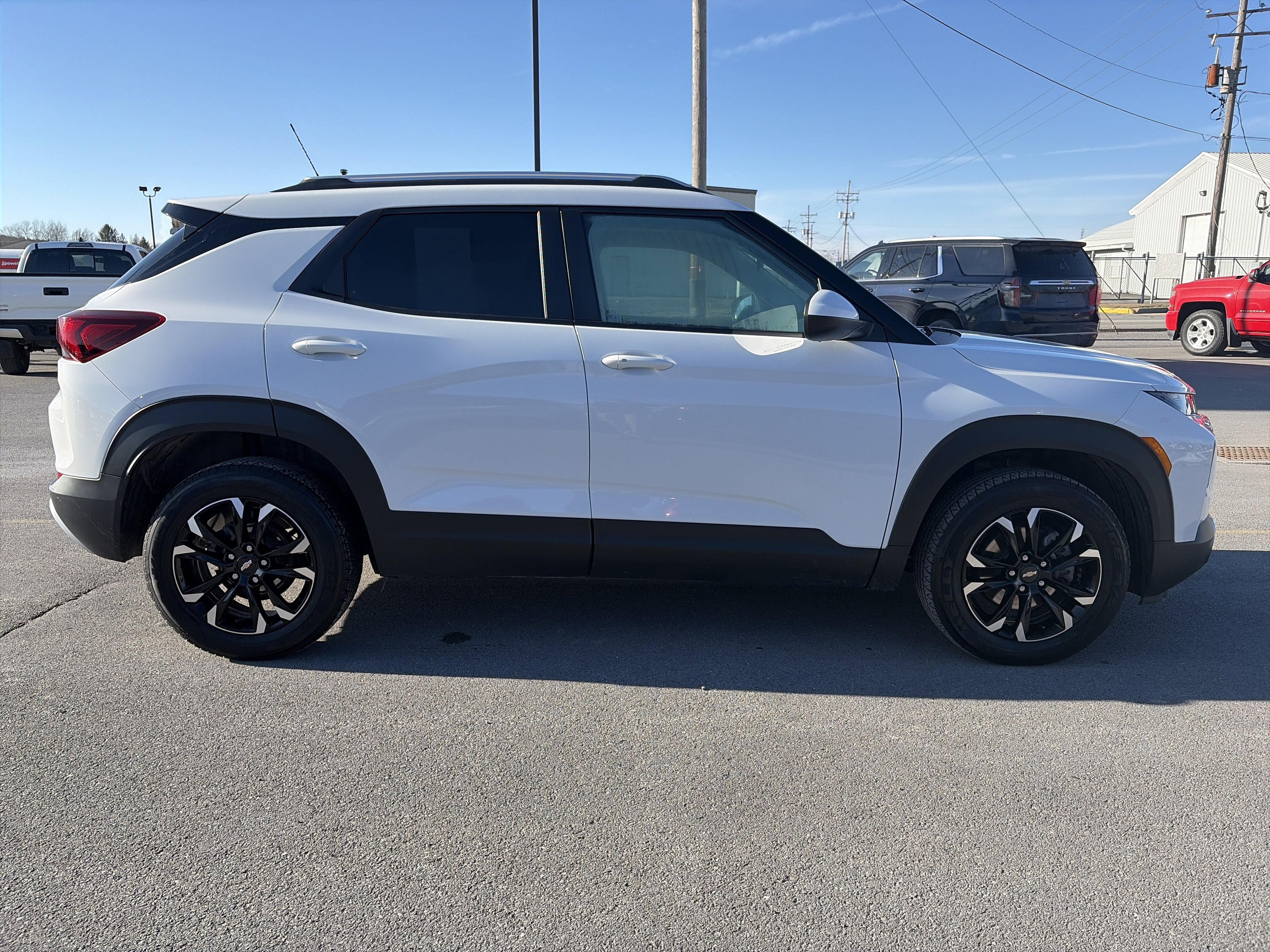 Used 2022 Chevrolet TrailBlazer LT image 2