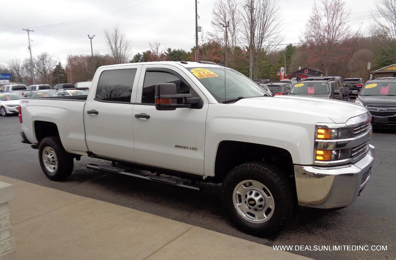 Used 2017 Chevrolet Silverado 2500 W/T w/ WT Convenience Package AWD/4WD image 2