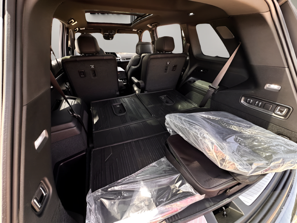 Used 2026 Cadillac Vistiq Sport w/ LPO, Floor Liner Package AWD/4WD image 27